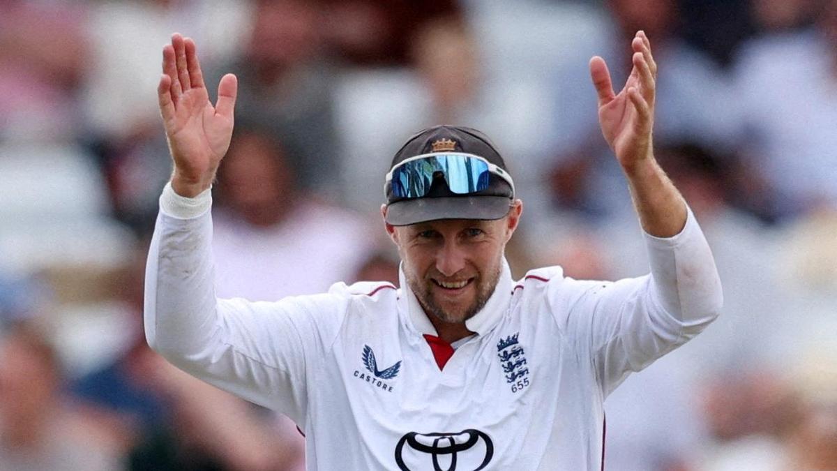 England's Pacers Shine on Day One Against Pakistan