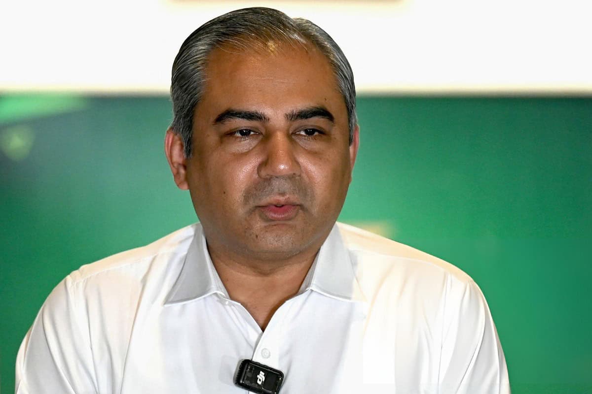 Mohsin Naqvi to Miss Asian Games Medal Ceremony